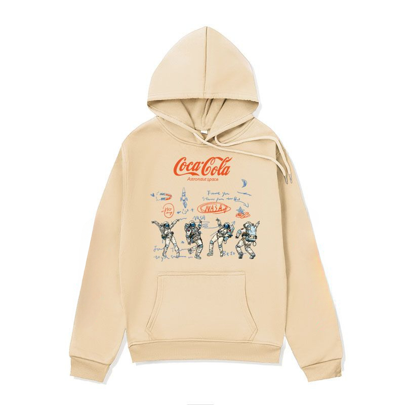 Streetwear Brand Collaborations - เสื้อฮู้ดดี้คู่รักสไตล์ลำลองแนวสตรีทเทรนด์ คอลเลคชั่นคอลแลบกับโคล่า แบรนด์เสื้อผ้าสตรีทแวร์อเมริกันสำหรับผู้ชายข้ามพรมแดน ปี 2026